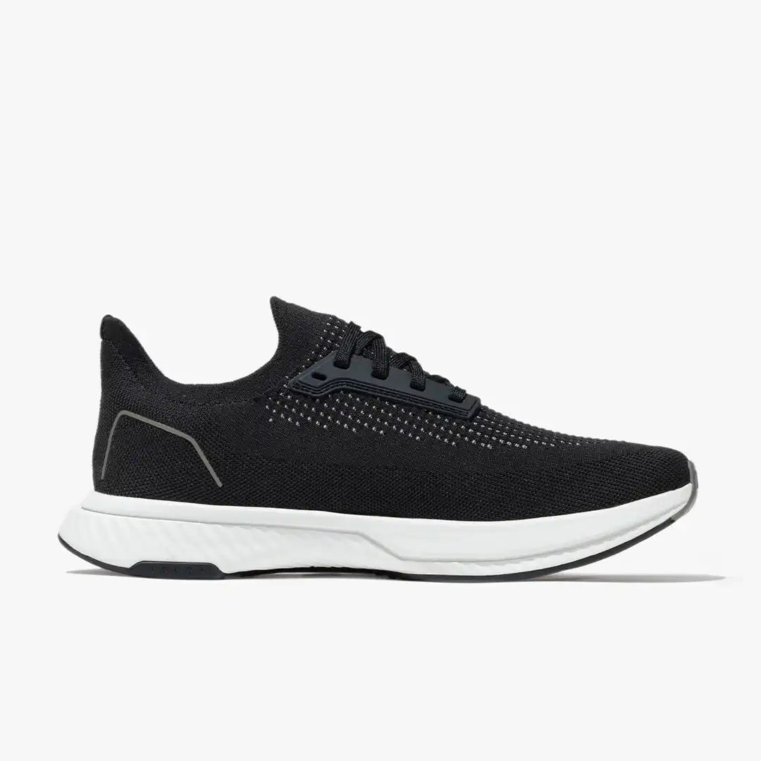 Adapt Runner - Black / White RN