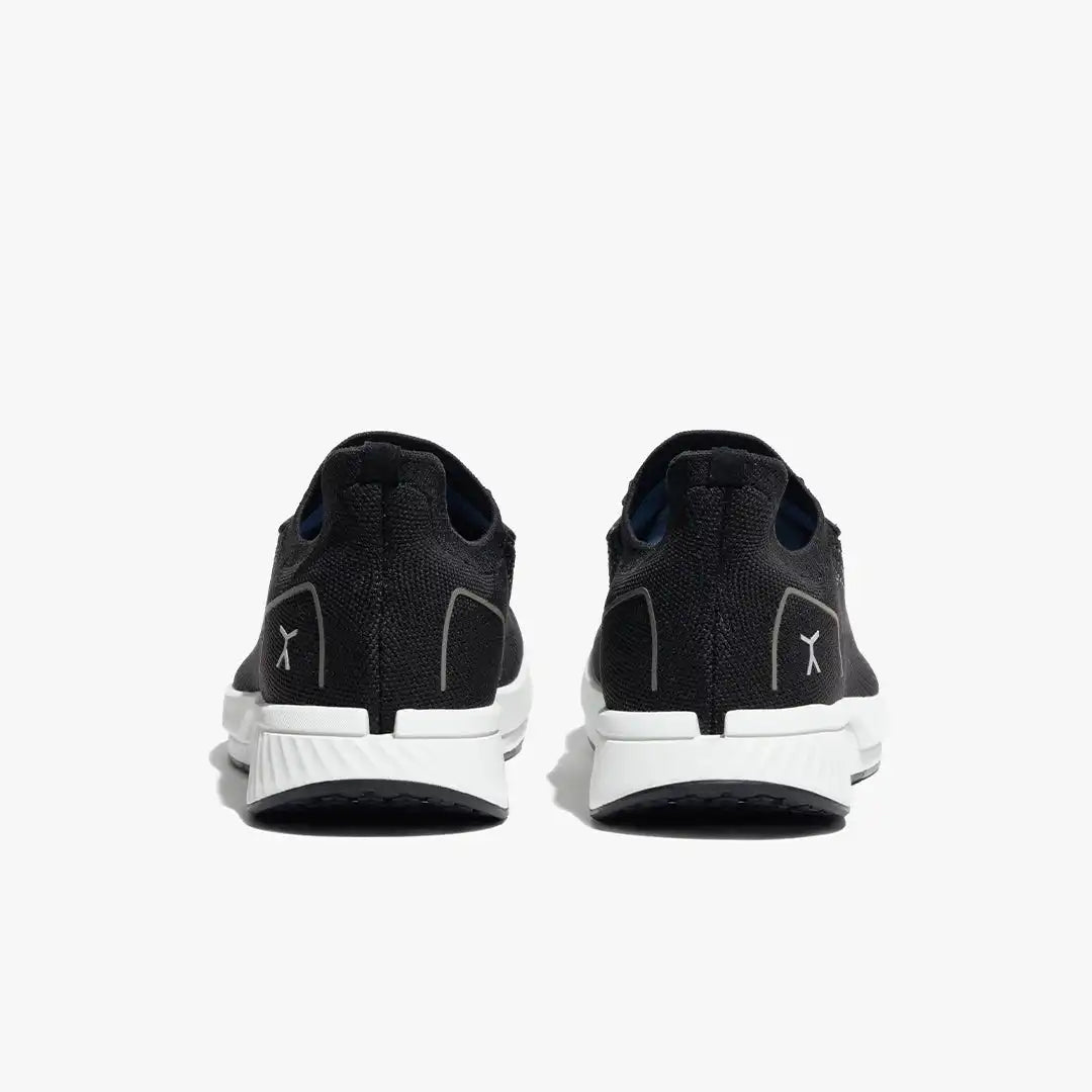 Adapt Runner - Black / White RN